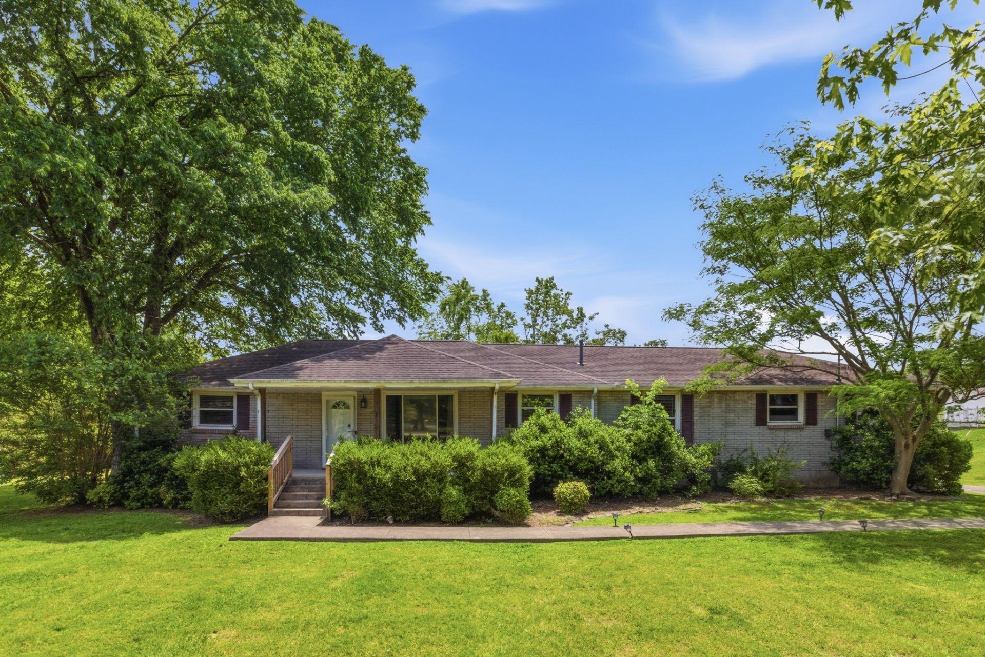 1345 Cheshire Dr, Nashville, TN 37207 Main Photo
