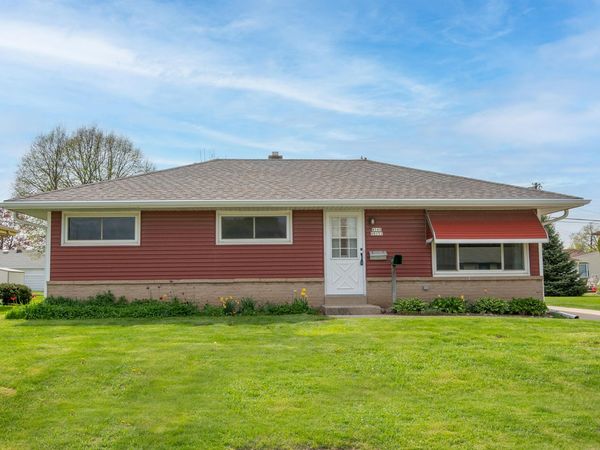 W149N8153 Winchester St, Menomonee Falls, WI 53051