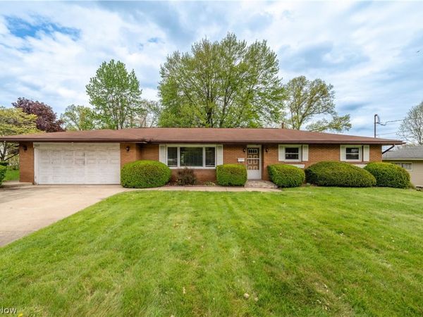 7627 Catherine Street , Masury, OH 44438