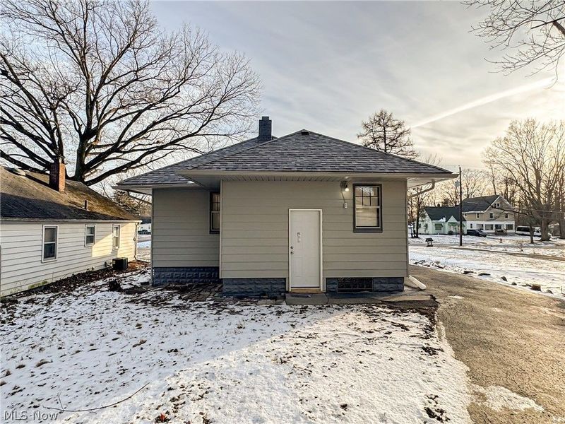 196 Maywood Drive, Youngstown, OH 44512 Photo 3