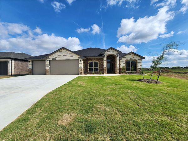 700 Golden Eagle DR, Salado, TX 76571