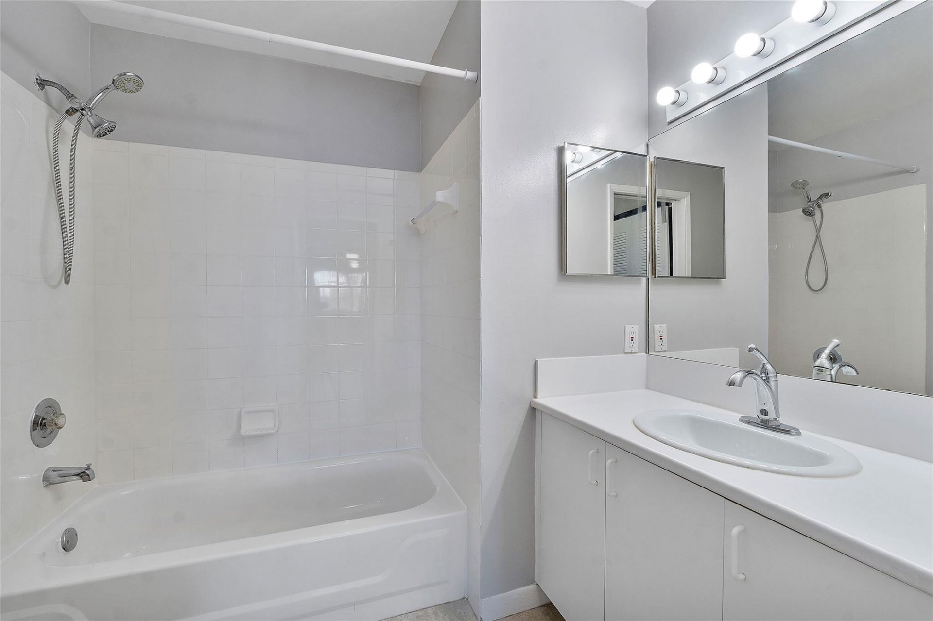 120 Yacht Club Way, Unit 305, Hypoluxo, FL 33462 Photo