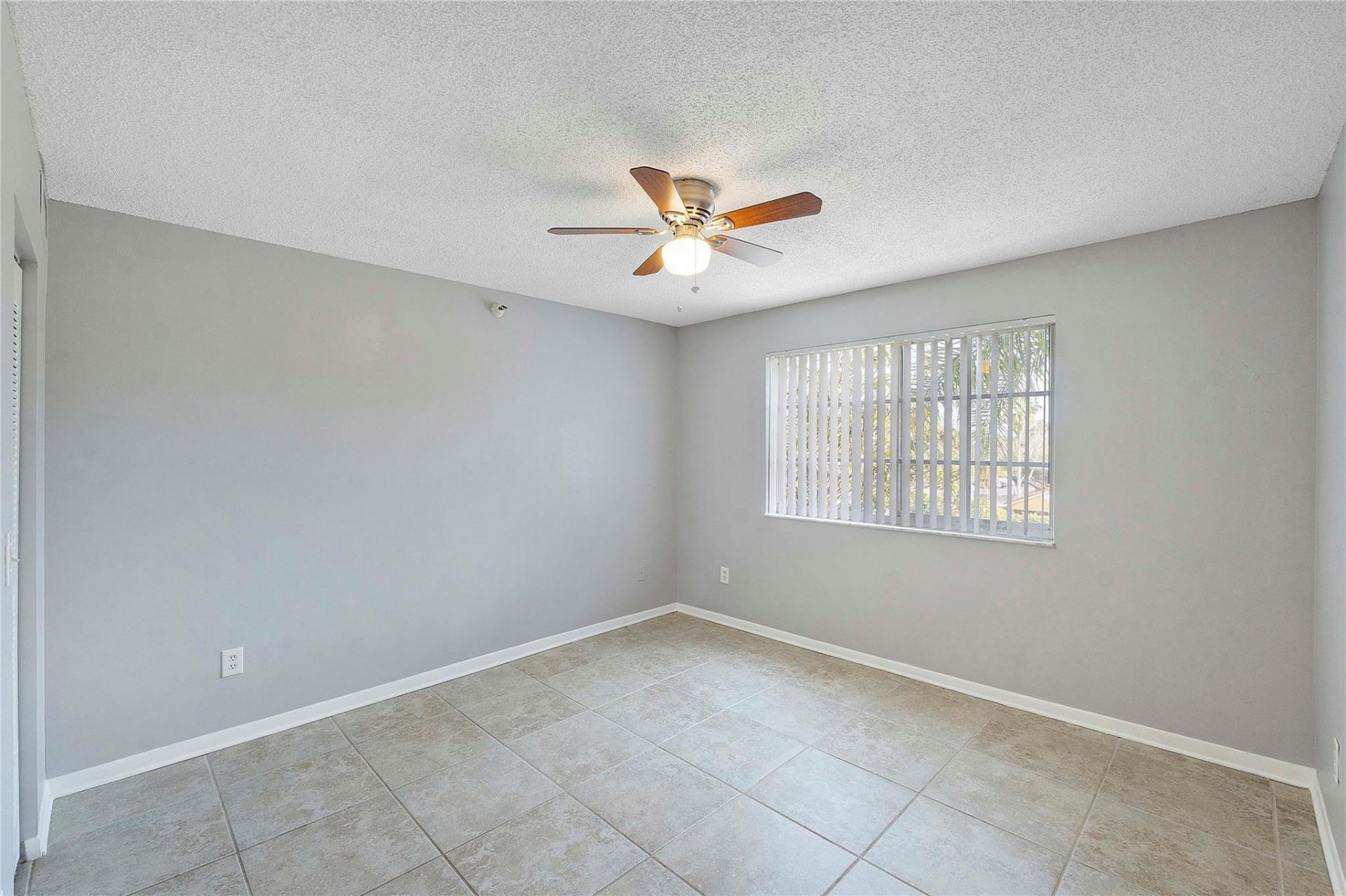 120 Yacht Club Way, Unit 305, Hypoluxo, FL 33462 Photo