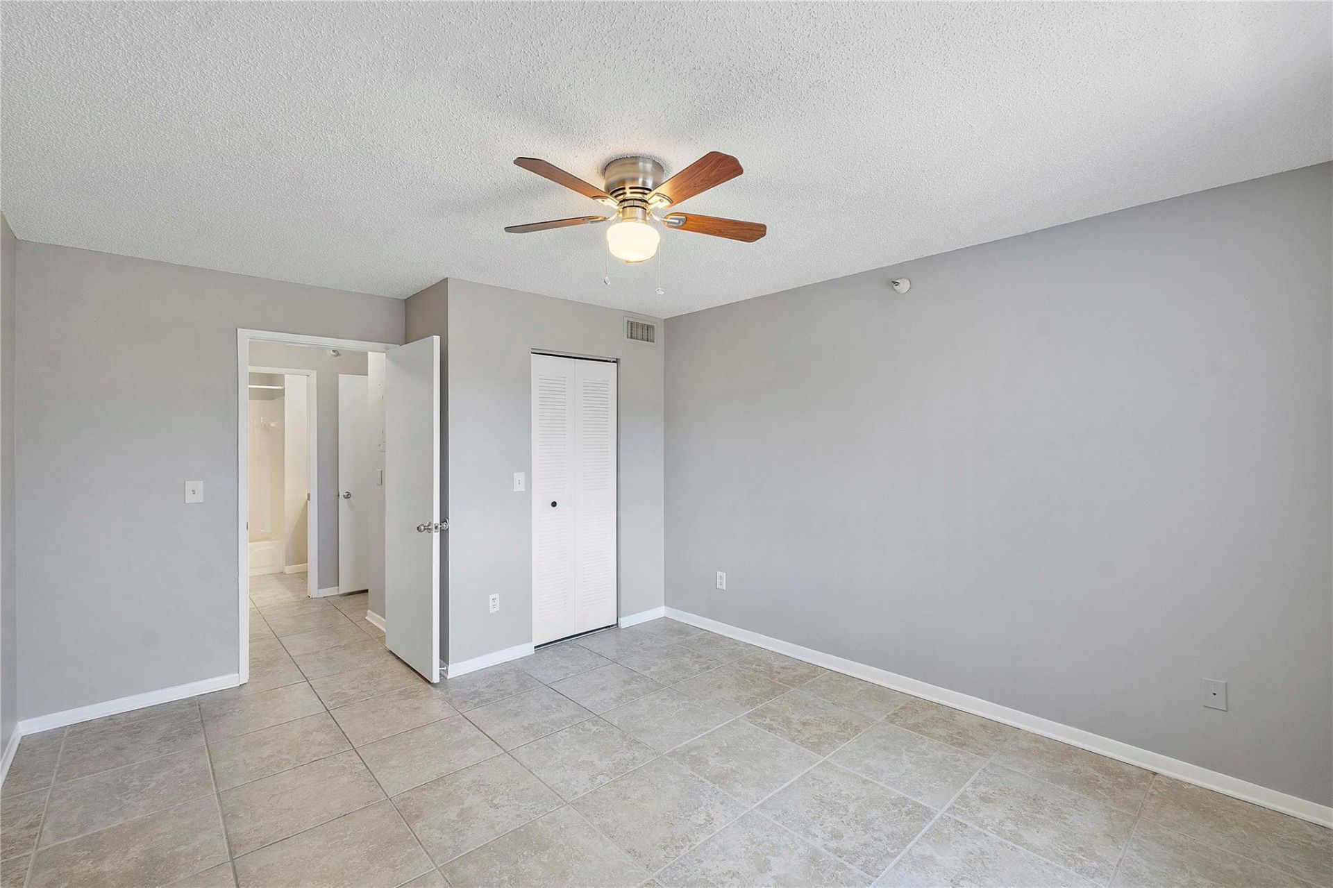120 Yacht Club Way, Unit 305, Hypoluxo, FL 33462 Photo
