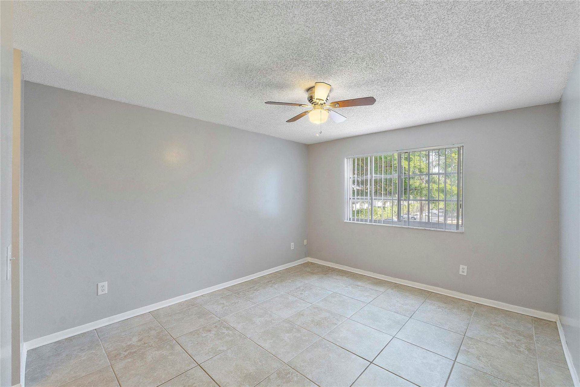 120 Yacht Club Way, Unit 305, Hypoluxo, FL 33462 Photo