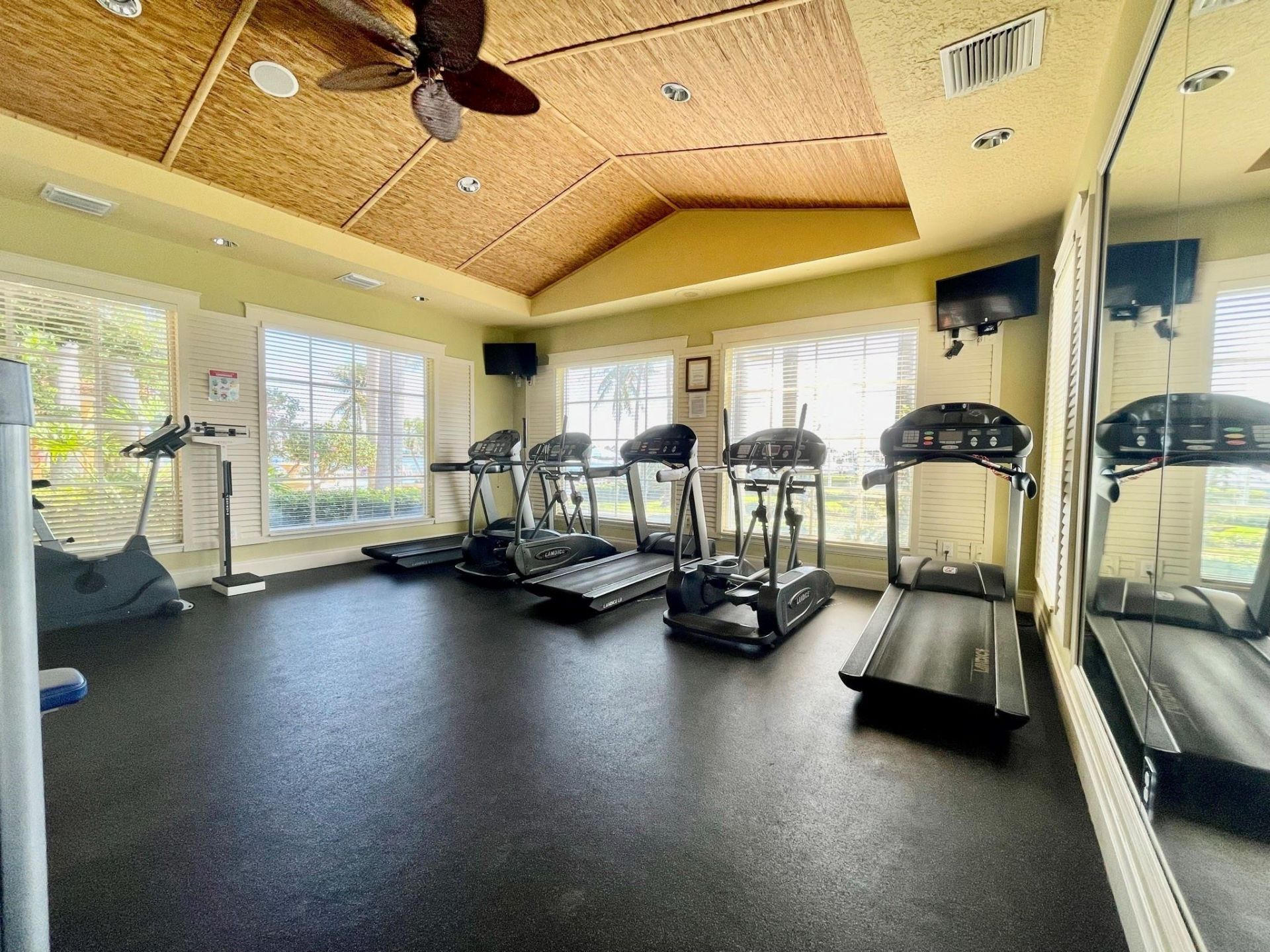 120 Yacht Club Way, Unit 305, Hypoluxo, FL 33462 Photo