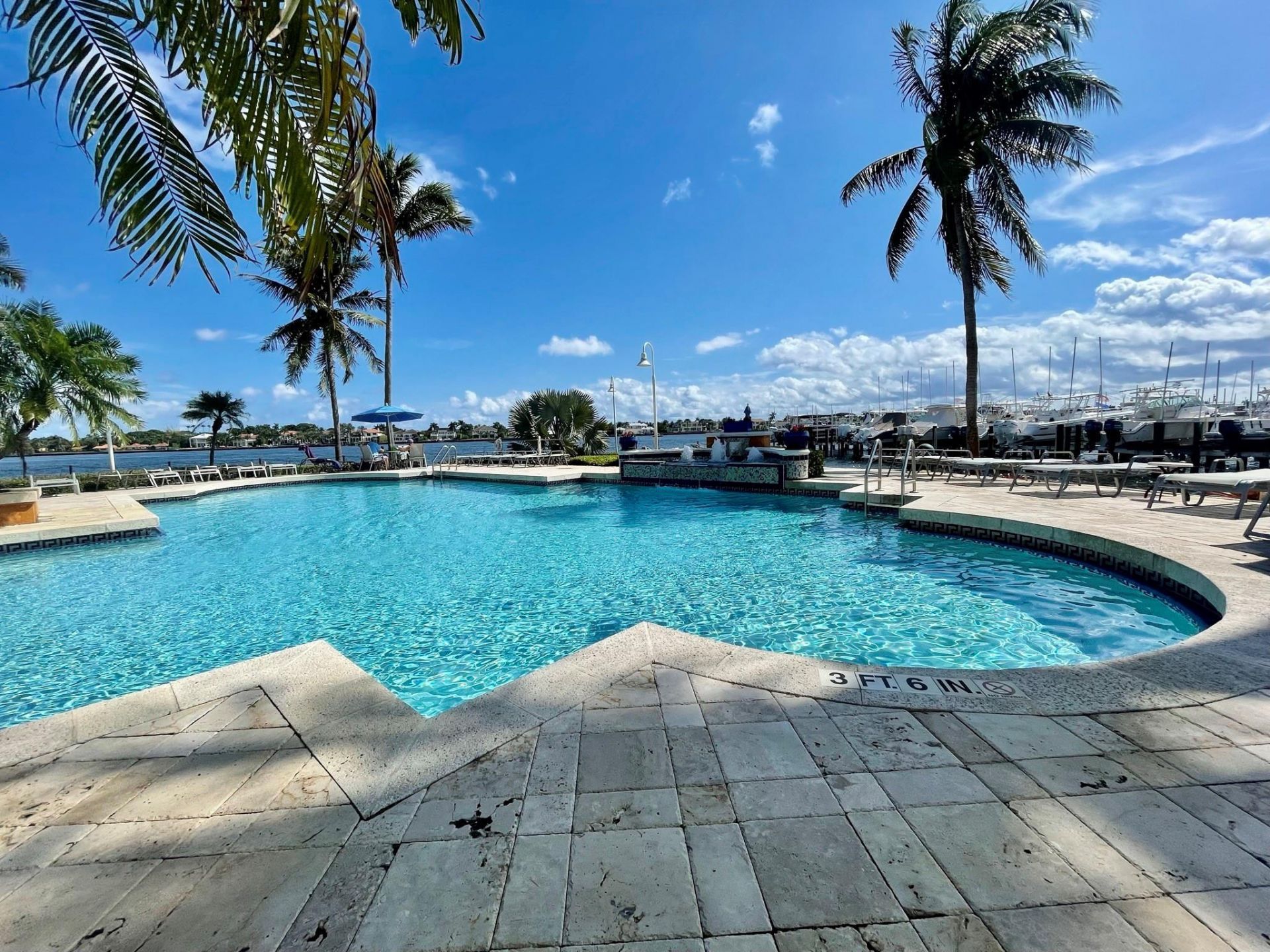 120 Yacht Club Way, Unit 305, Hypoluxo, FL 33462 Photo