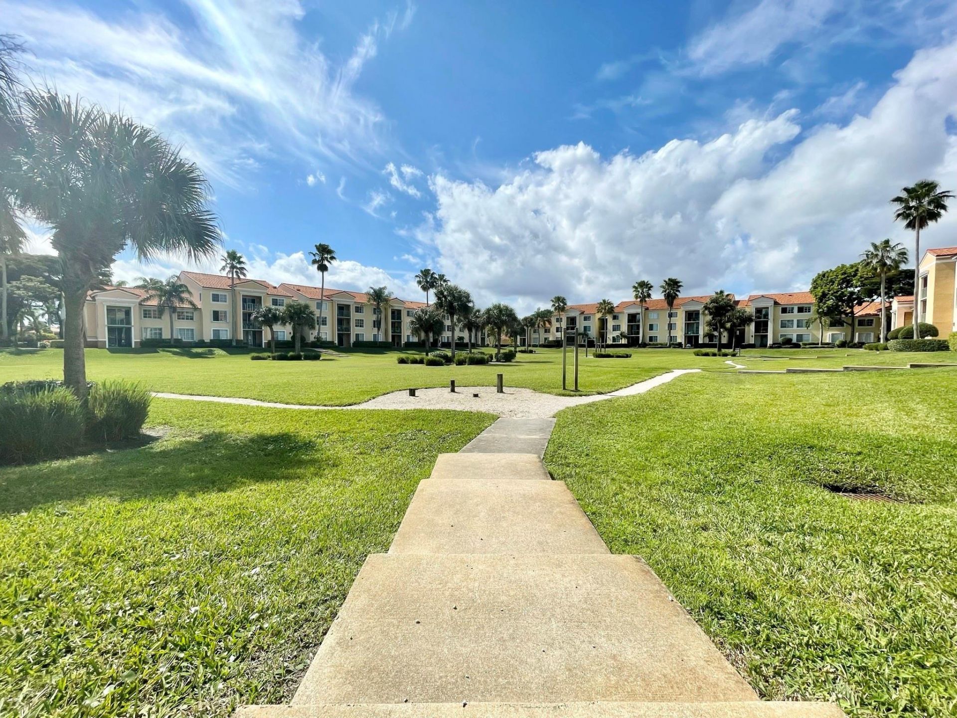 120 Yacht Club Way, Unit 305, Hypoluxo, FL 33462 Photo