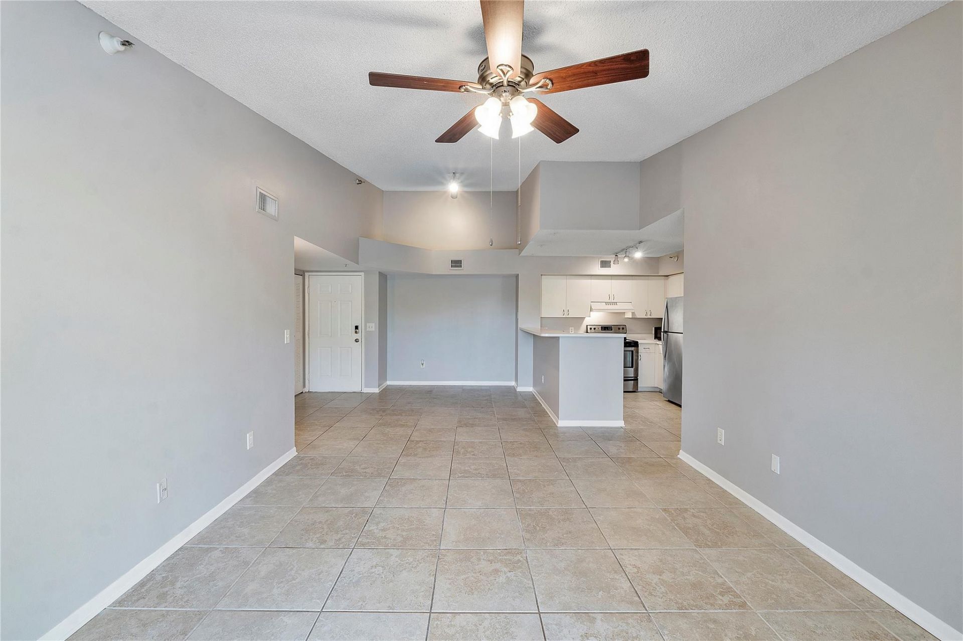 120 Yacht Club Way, Unit 305, Hypoluxo, FL 33462 Photo