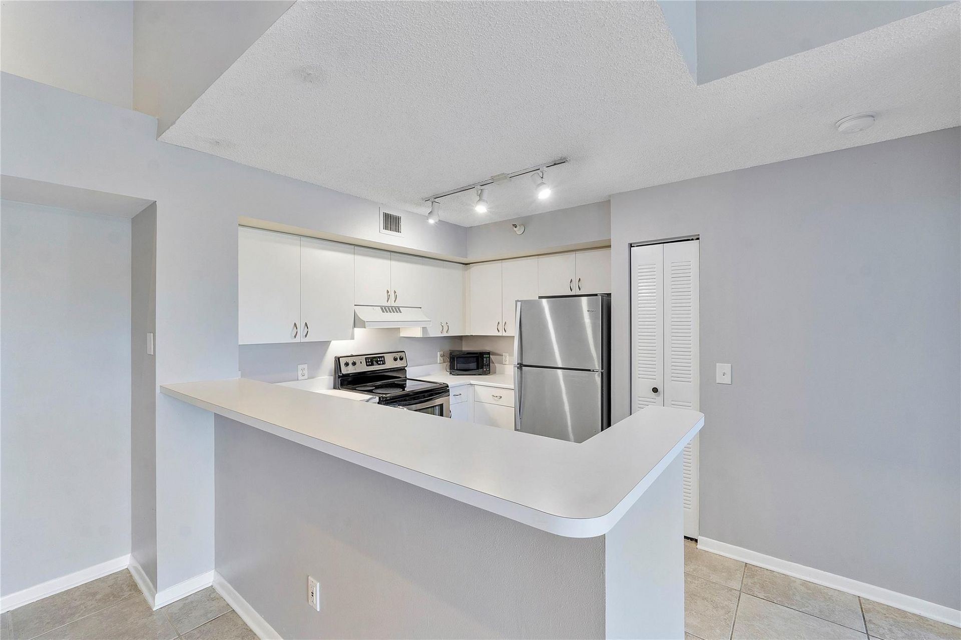 120 Yacht Club Way, Unit 305, Hypoluxo, FL 33462 Photo