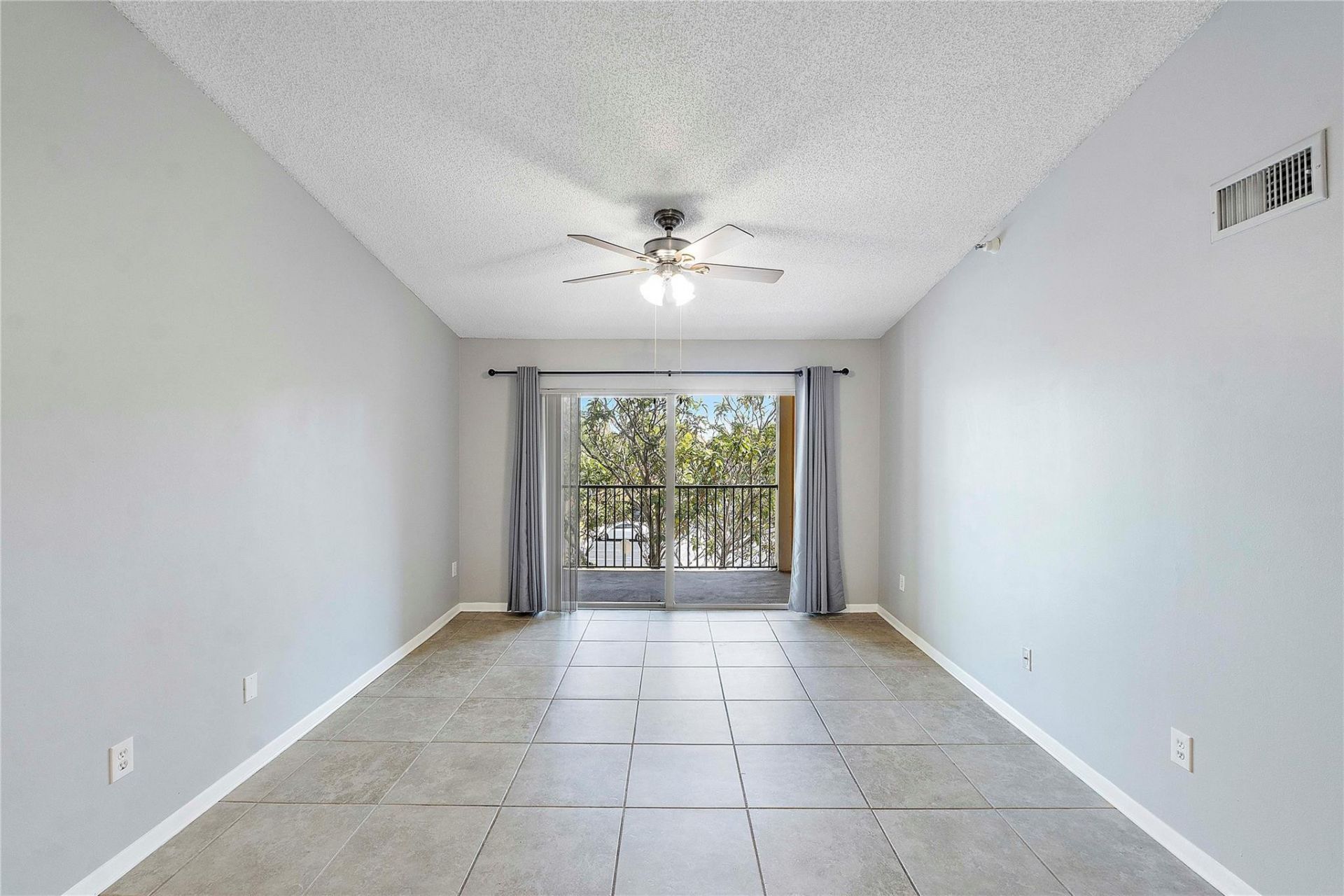 120 Yacht Club Way, Unit 305, Hypoluxo, FL 33462 Photo