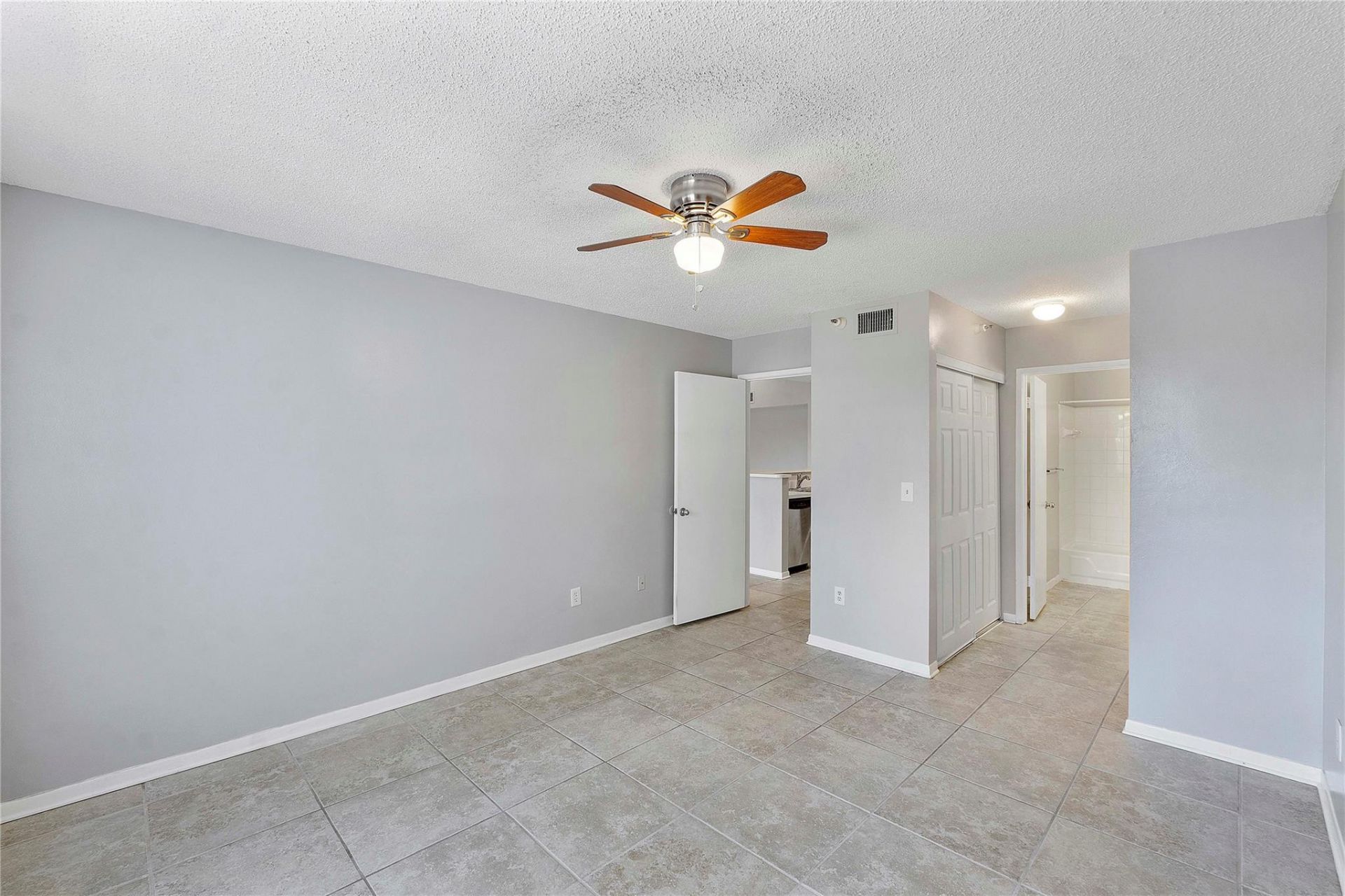 120 Yacht Club Way, Unit 305, Hypoluxo, FL 33462 Photo