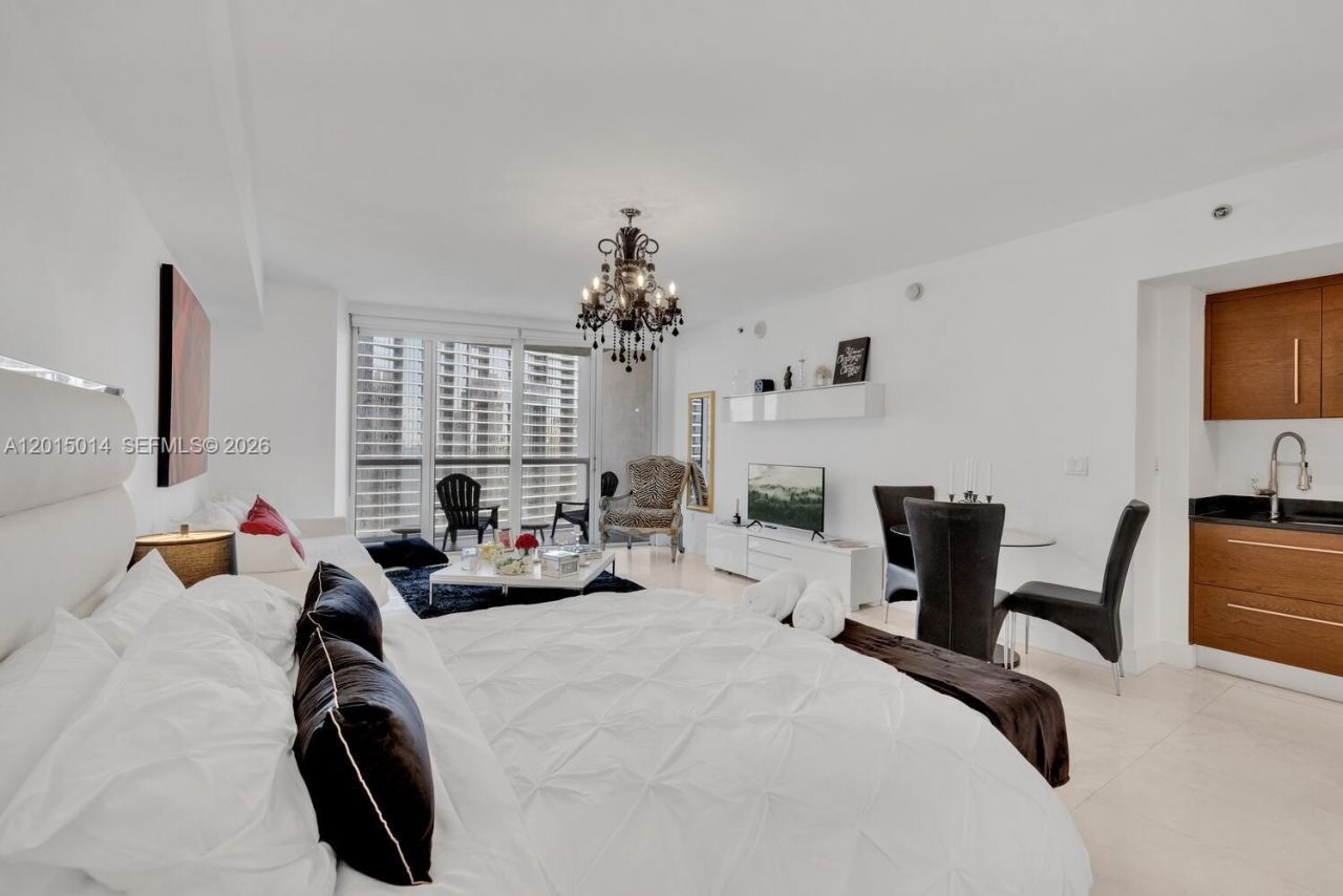 475 Brickell Ave , Unit 2610, Miami, FL 33131 Photo