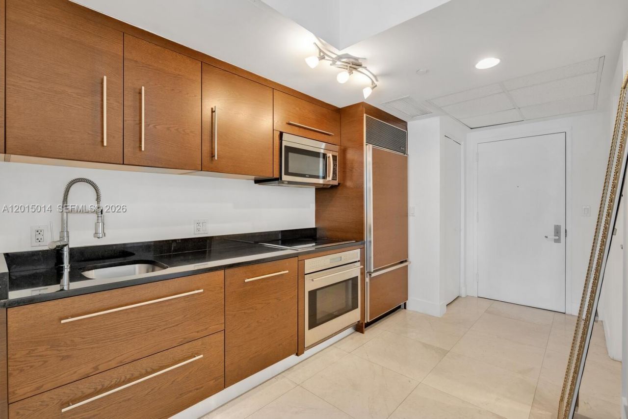 475 Brickell Ave , Unit 2610, Miami, FL 33131 Photo