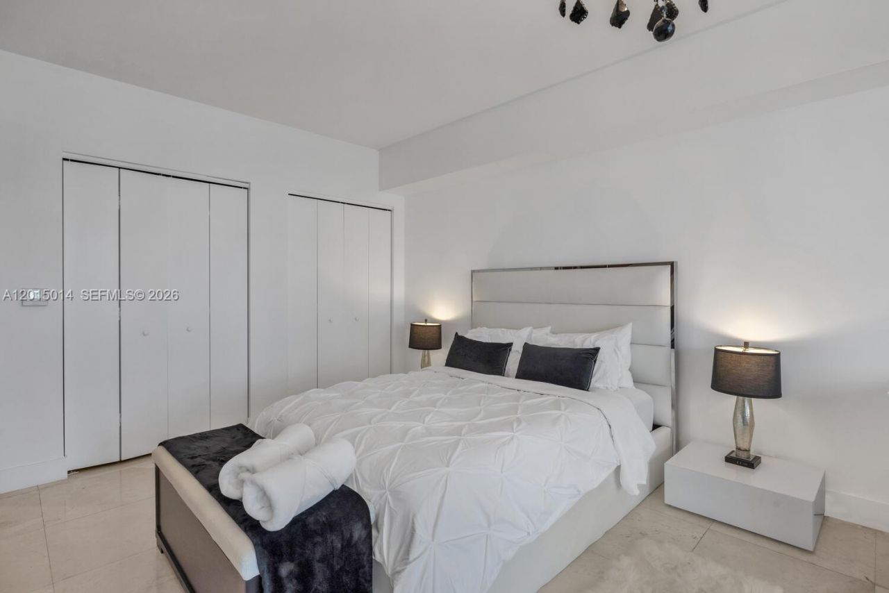 475 Brickell Ave , Unit 2610, Miami, FL 33131 Photo