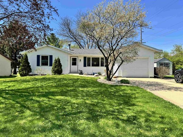 416 N Lexington Parkway, DeForest, WI 53532