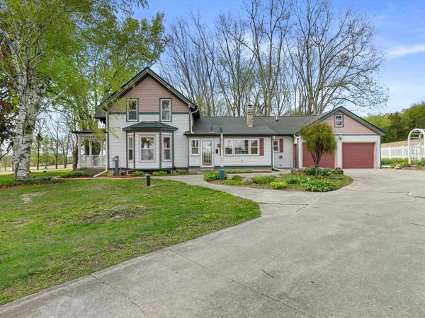 N5724 N Helenville Road, Helenville, WI 53137