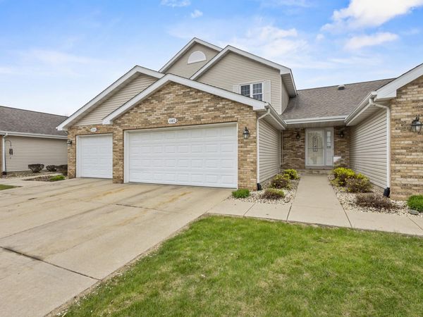 1086 Stonewood Crossing, Sun Prairie, WI 53590