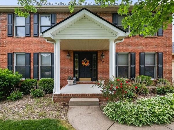 112 Willowood Circle, Hurricane, WV 25526