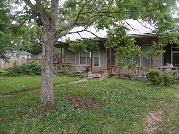 555 S 5TH Street , Ponchatoula, LA 70454
