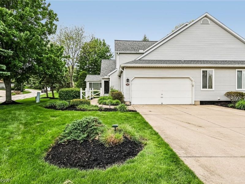 566 Queens Court, Copley, OH 44321 Photo 2