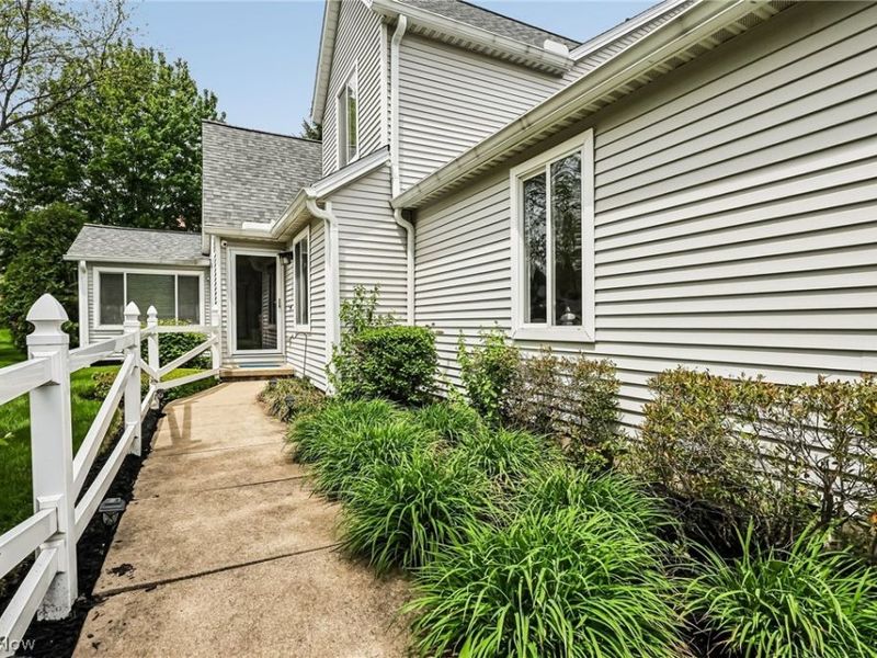 566 Queens Court, Copley, OH 44321 Photo 3