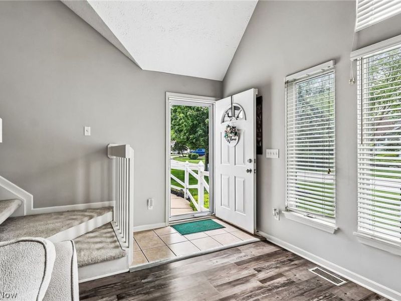 566 Queens Court, Copley, OH 44321 Photo 4