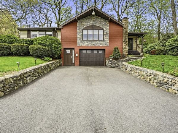 460 Lake Ave, Worcester, MA 01604