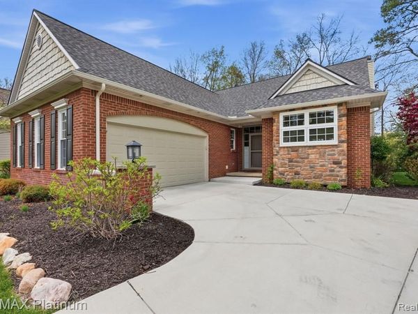 2508 Signature Drive, Hamburg Twp, MI 48169