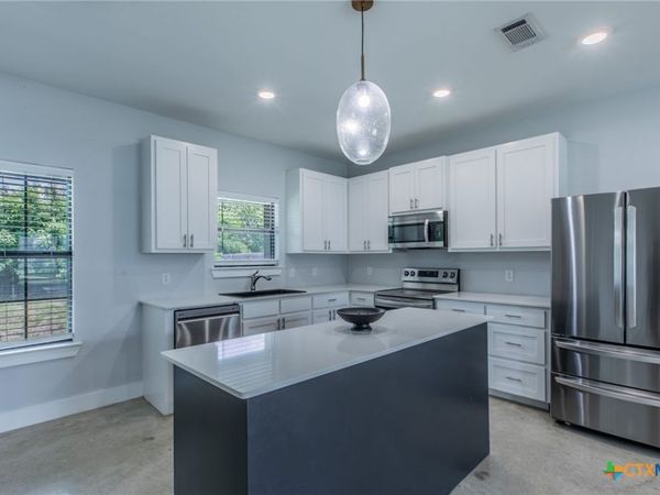 107 S LEXINGTON Street , Holland, TX 76534