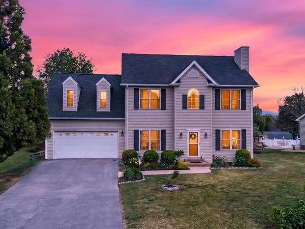 106 BOWMANS RUN DR, STUARTS DRAFT, VA 24477
