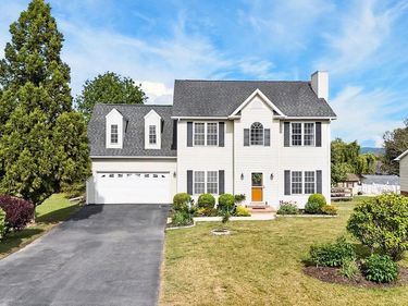 106 BOWMANS RUN DR, STUARTS DRAFT, VA 24477