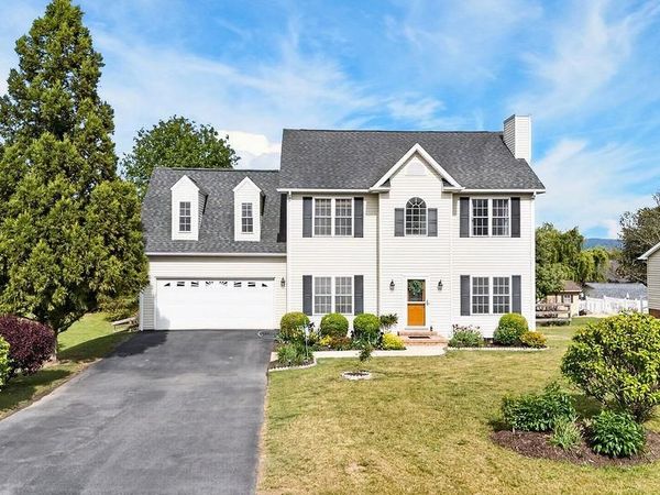 106 BOWMANS RUN DR, STUARTS DRAFT, VA 24477