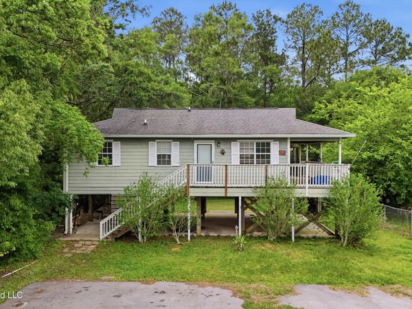 8621 Old Stage Road, Moss Point, MS 39562