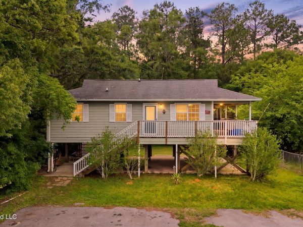 8621 Old Stage Road, Moss Point, MS 39562