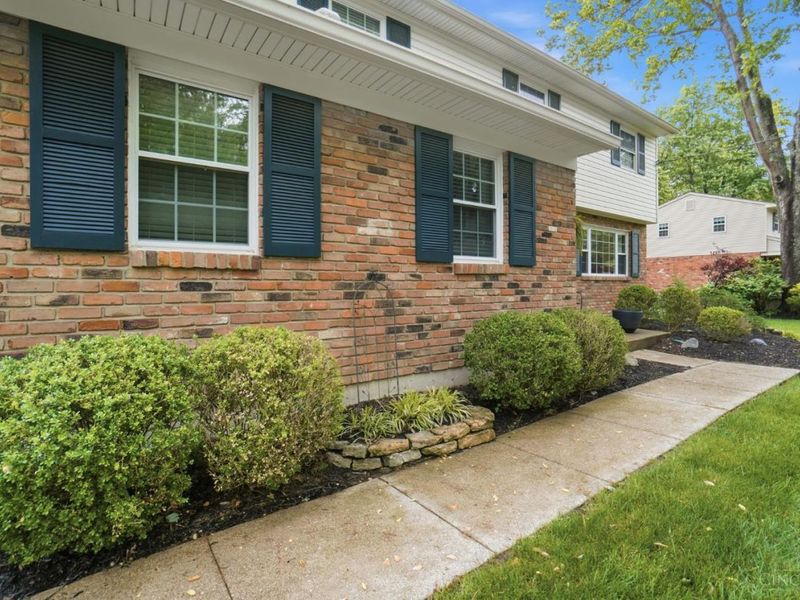 819 Quailwoods Drive, Loveland, OH 45140 Photo 2