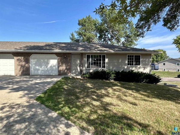 2001 S Cleveland Ave, Sioux Falls, SD 57103