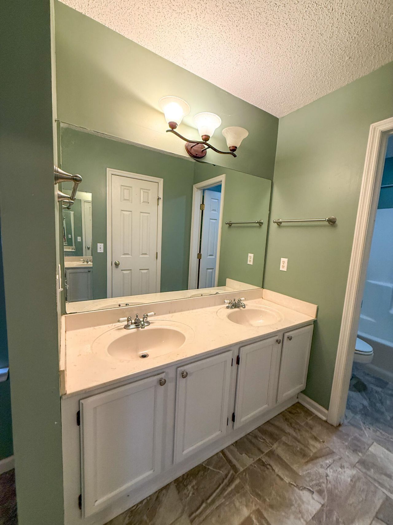 11 Christine Drive Photo 29