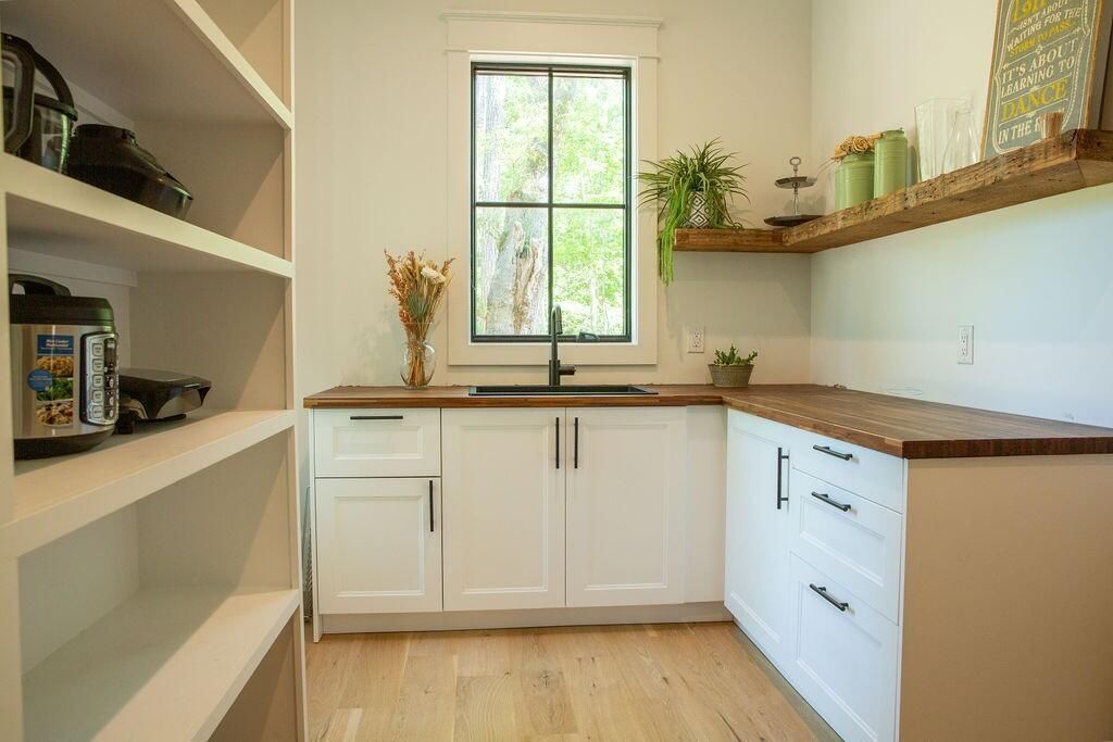 496 Commonwealth Road Photo 10
