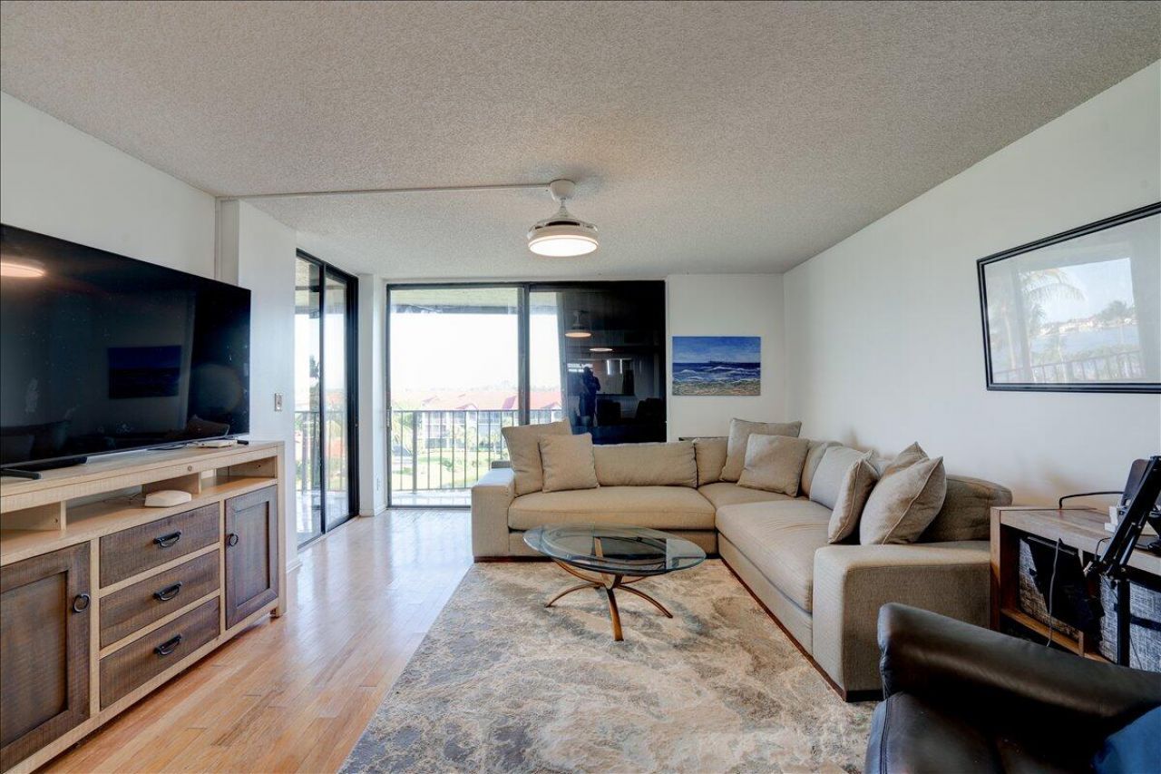 7030 Half Moon Circle, Unit 515, Hypoluxo, FL 33462 Photo