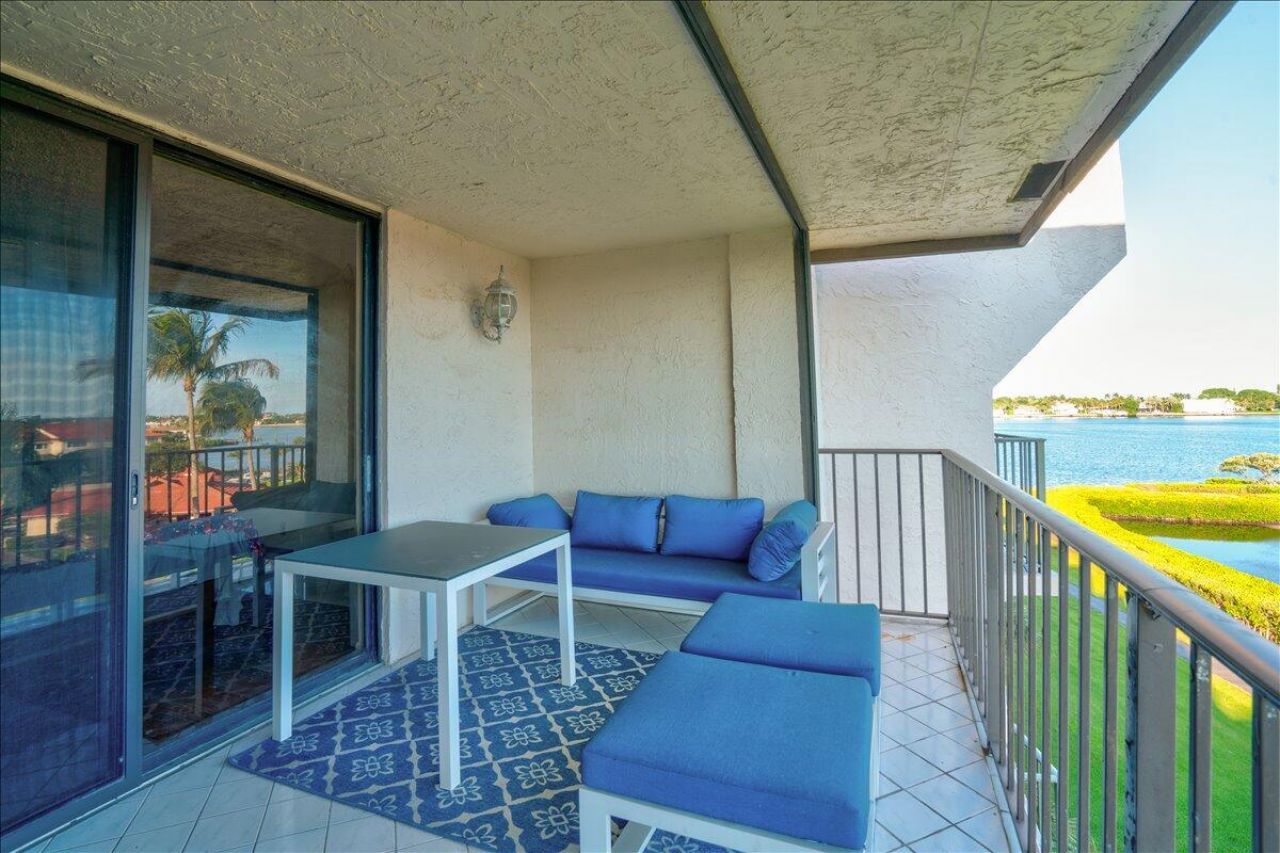 7030 Half Moon Circle, Unit 515, Hypoluxo, FL 33462 Photo