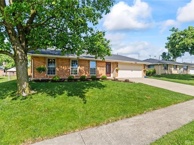 7147 Chadbourne Drive, Huber Heights, OH 45424 Photo 2
