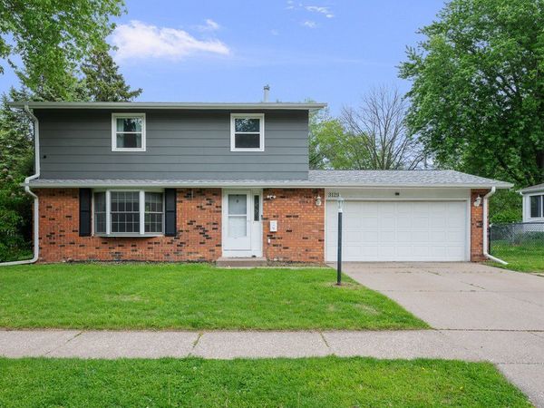 3129 Windsor Drive , Bettendorf, IA 52722