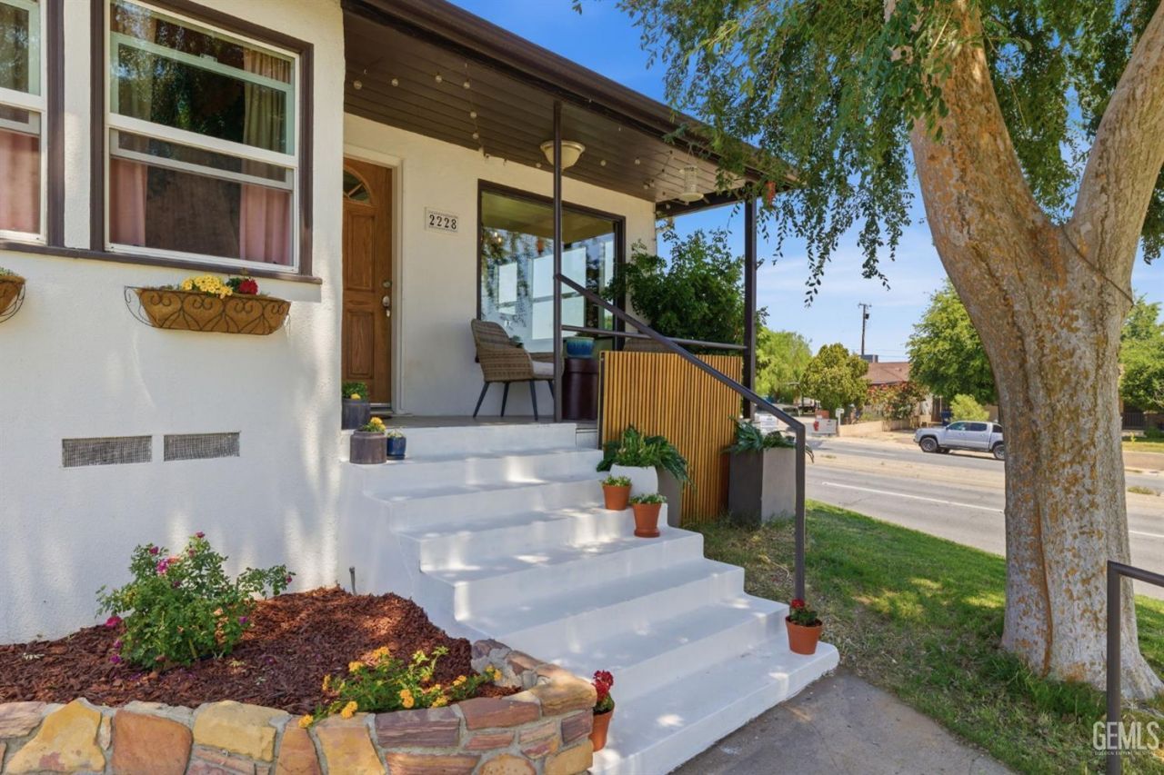 2228 Avondale Drive, Bakersfield, CA 93306 Main Photo