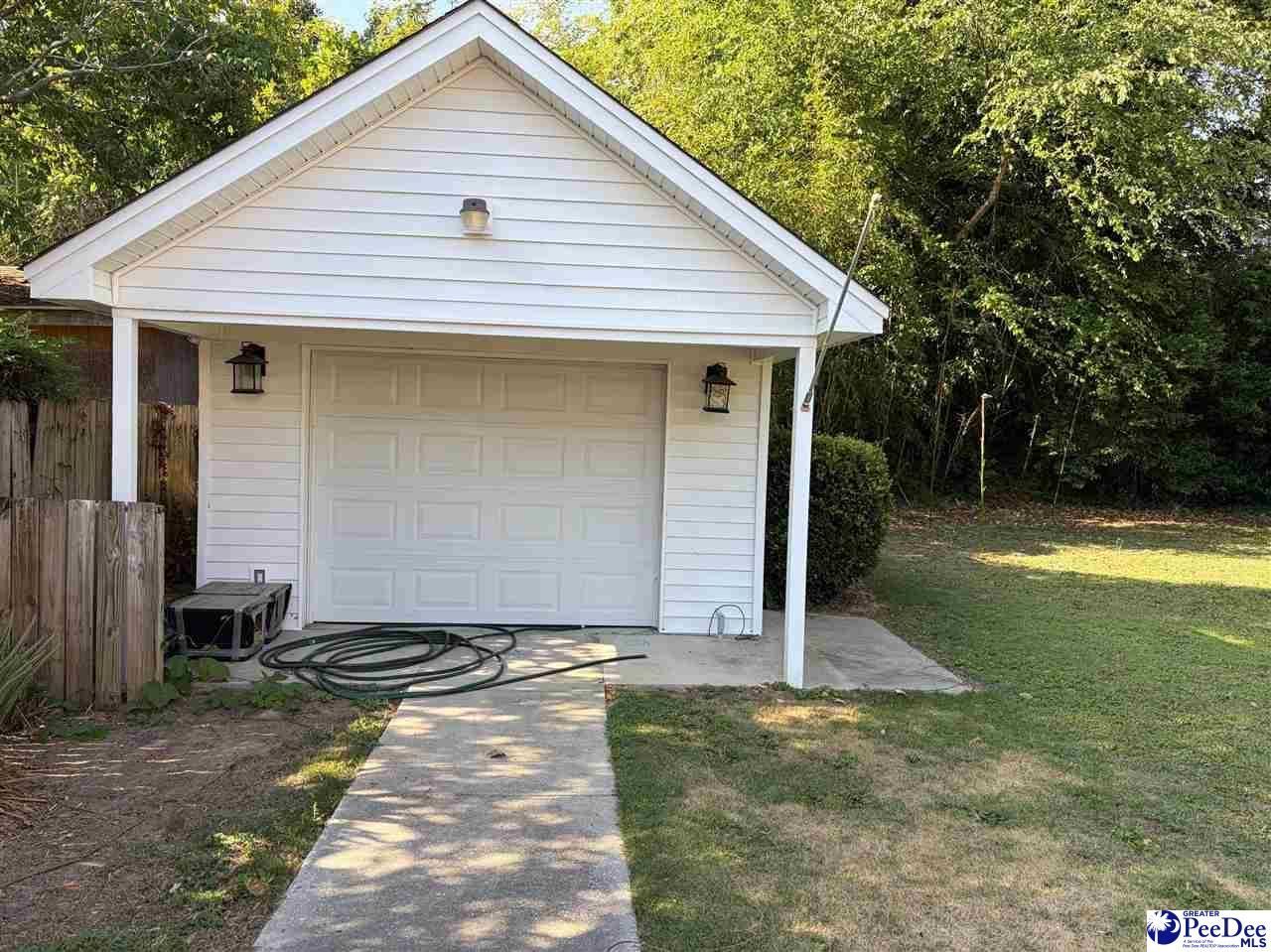 1001 Cedar Photo 17