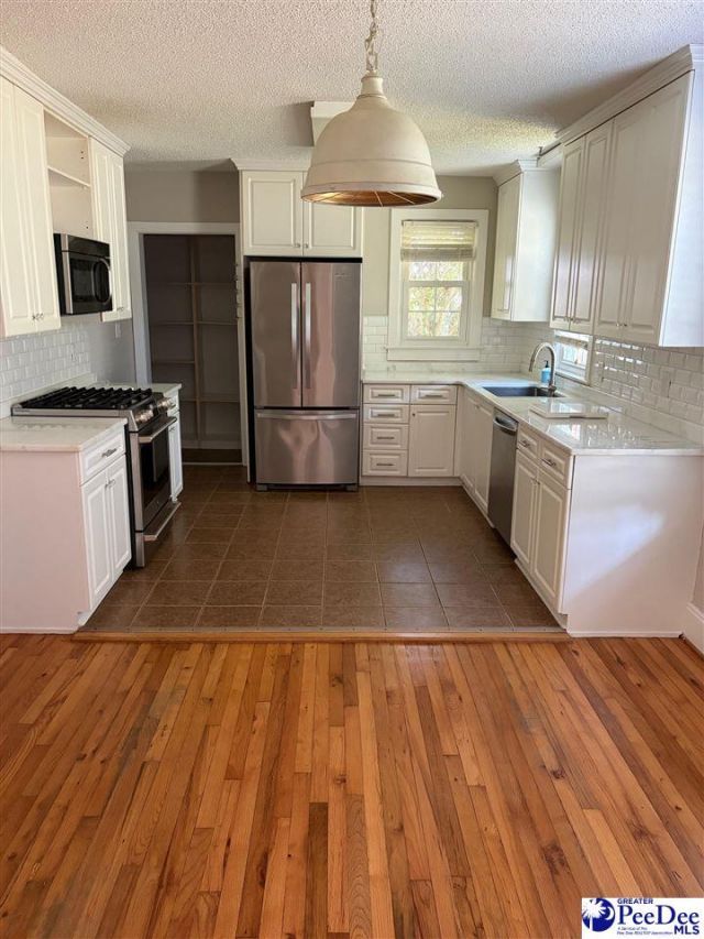 1001 Cedar Photo 4