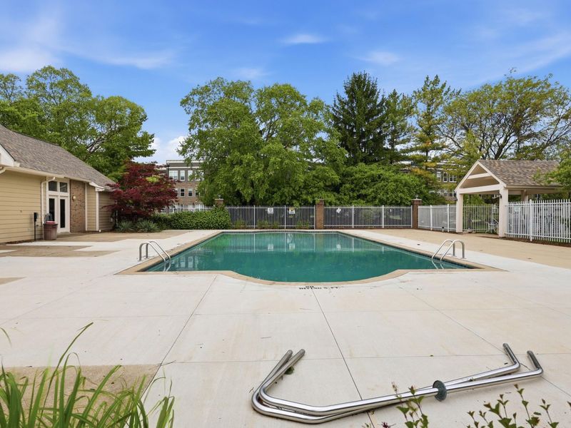 6729 Meadow Creek Drive Drive, Unit 102, Columbus, OH 43235 Photo 16