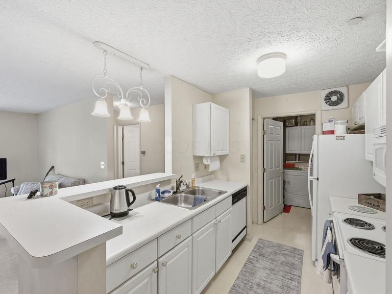 6729 Meadow Creek Drive Drive, Unit 102, Columbus, OH 43235 Photo 6