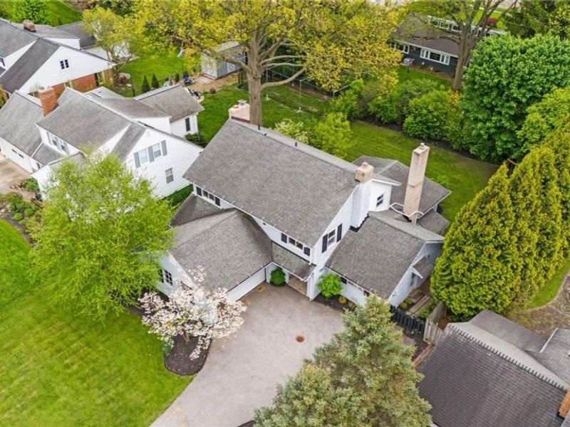 23706 Wimbledon Road, Shaker Heights, OH 44122 Photo 2