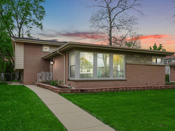 9447 Overhill Avenue , Morton Grove, IL 60053